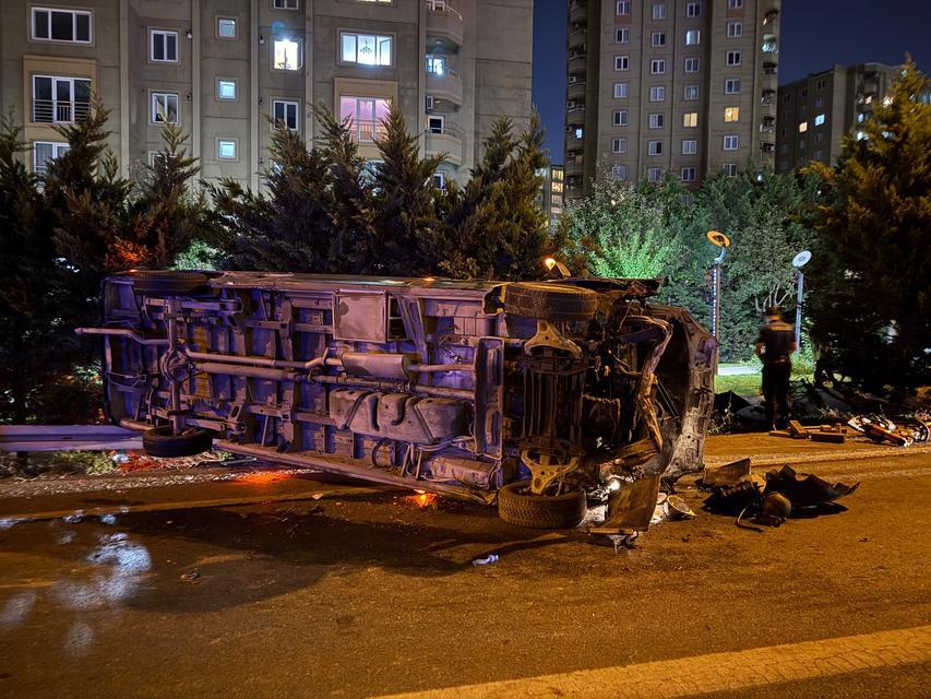 Makas atan minibüs zincirleme kazaya neden oldu: 1 ölü, 5 yaralı