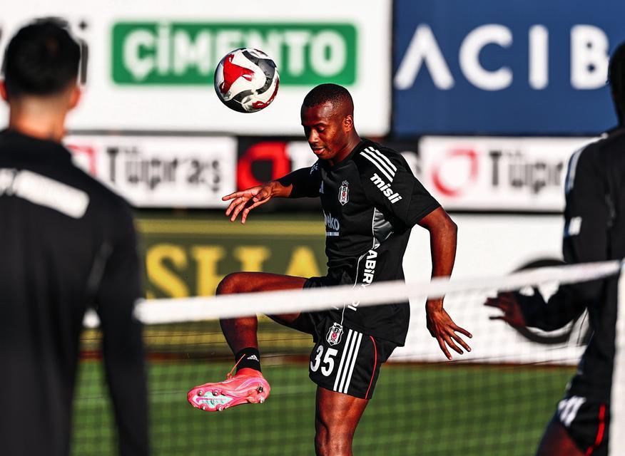 Beşiktaş, günü çift antrenmanla tamamladı