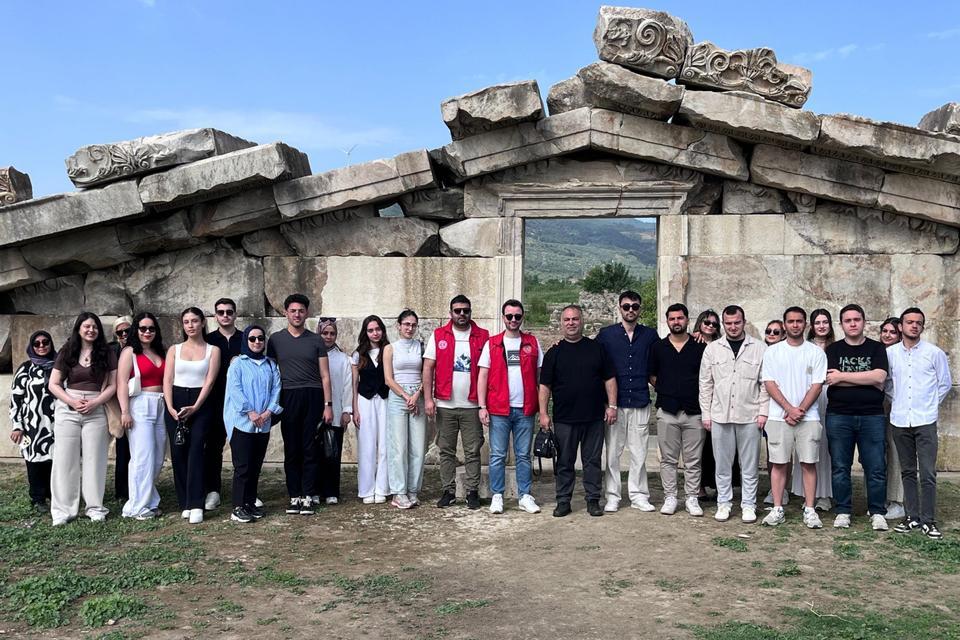 ADÜ’lü gençlerden antik kentlere araştırma gezisi