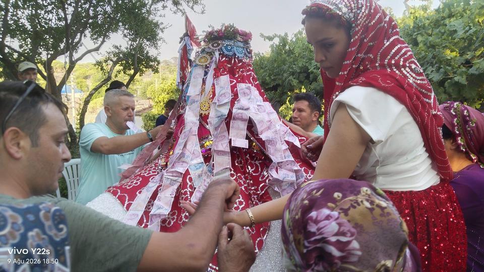 Söke  de Belgesel Tdaında  Düğün