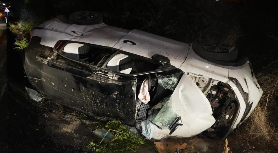 Takla atan otomobil hurdaya döndü: 2 yaralı