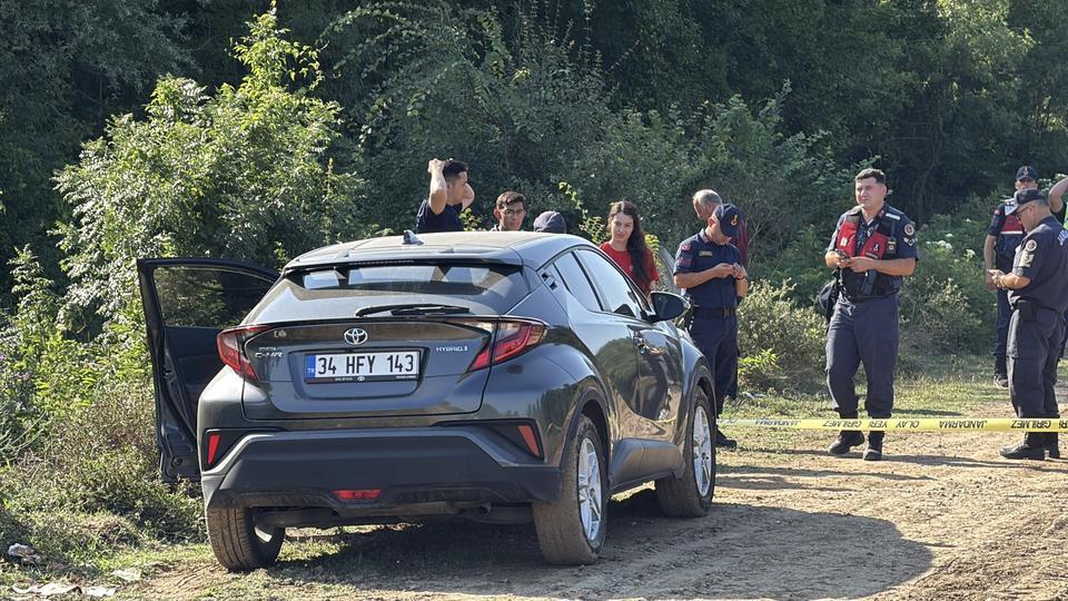 Uzun süre park halindeki otomobili görenler acı gerçeği ortaya çıkardı