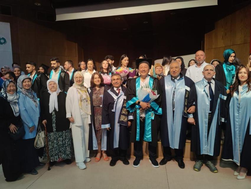 64 yaşında mezuniyet gururu yaşadı