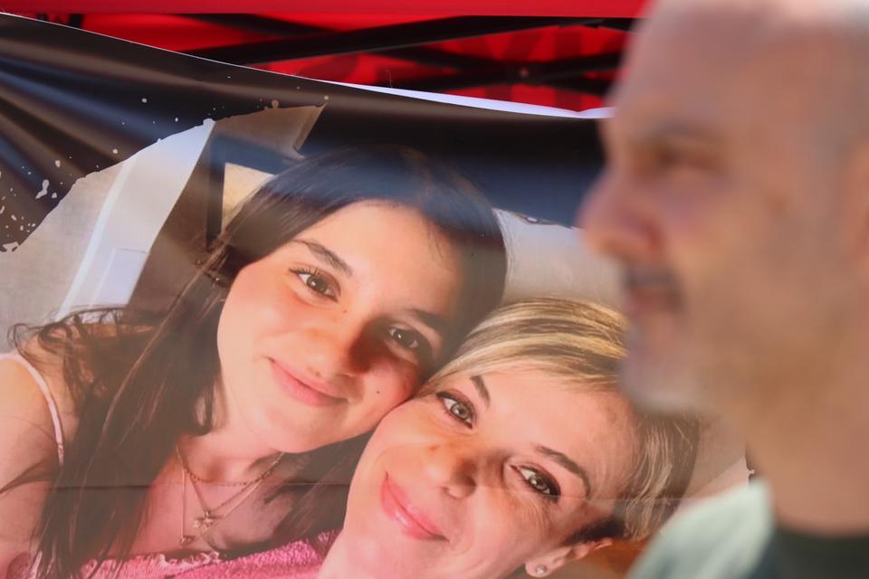 Yangında eşini ve kızını kaybeden acılı adam kansere yakalandı