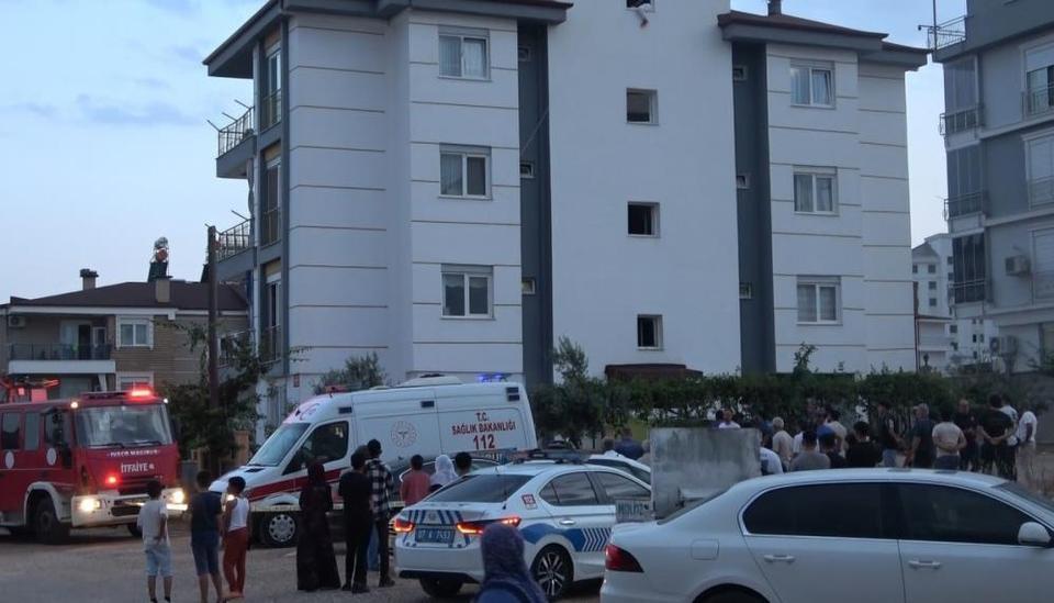 Altı çocuğun üzerine benzin döküp, yakmaya çalıştı