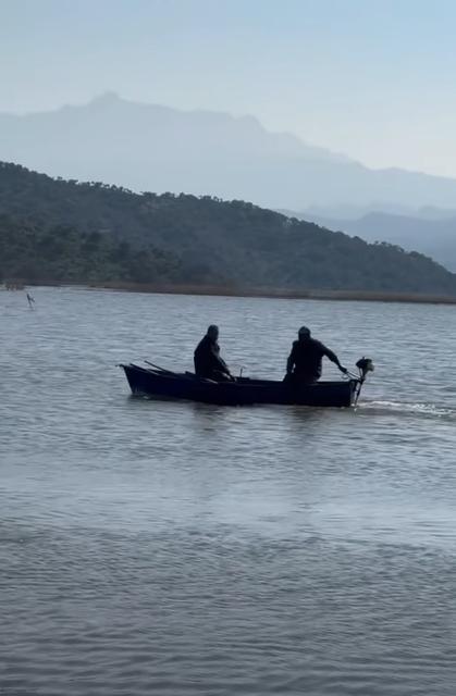 Söke Ovası sular altında kaldı: Vatandaşlar balık avına çıktı