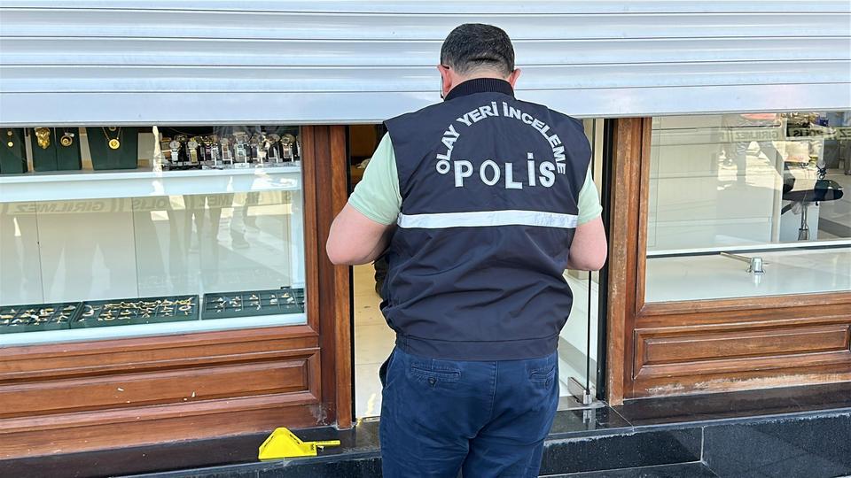 Uşak'ta kuyumcuya silahlı saldırı