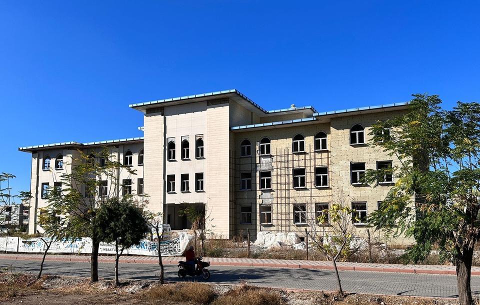Manisa'da inşaattan düşen işçi öldü