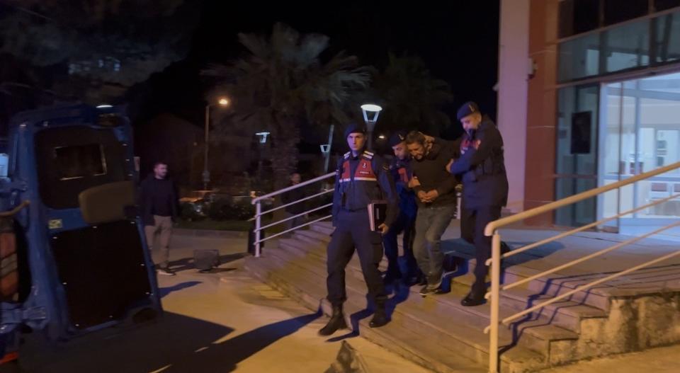 İzmir'de 3 polisi yaralayan 4 şüpheli tutuklandı