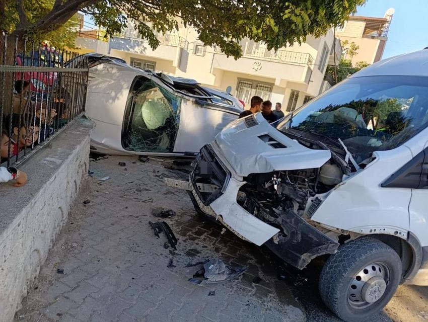 Okul servisi ile otomobil çarpıştı: 5'i öğrenci 7 yaralı