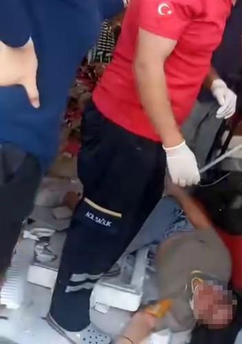 Asma tavan kısmen çöktü, 1 kişi yaralandı