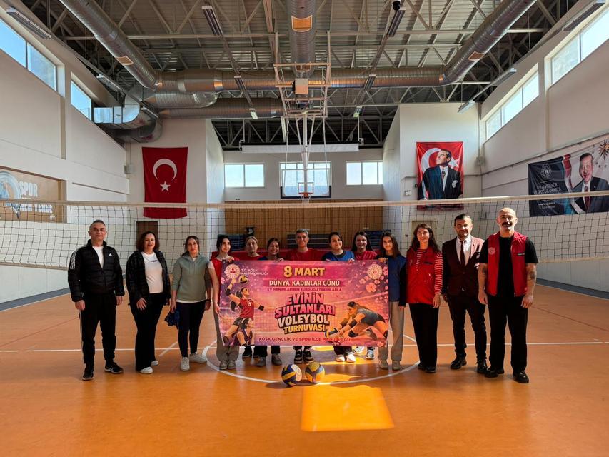 Evinin Sultanları Köşk'te parkede buluştu