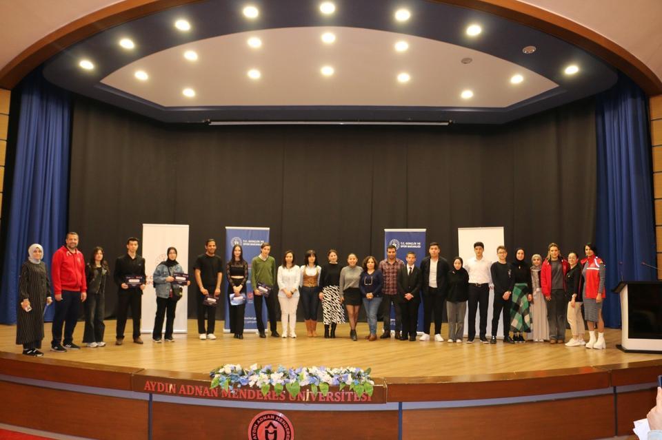 SOSYAL BİLİMLER ÖĞRENCİSİ TUANA, AYDIN'I TEMSİL EDECEK