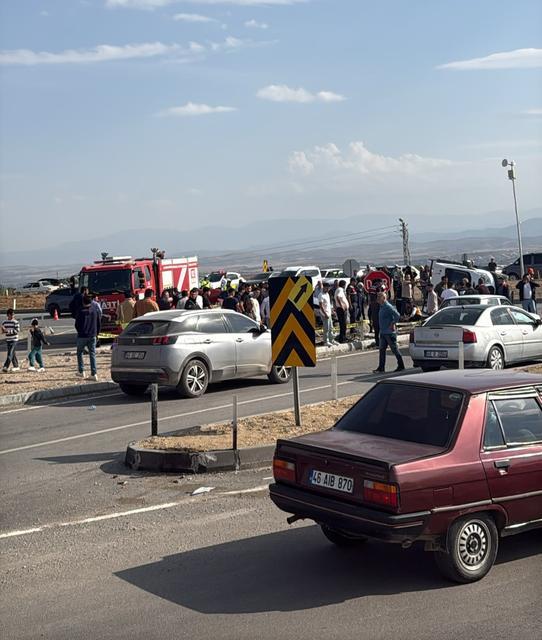MHP'Lİ MİLLETVEKİLİ VE İL BAŞKANININ KONVOYUNDA KAZA: 1 ÖLÜ, 4 YARALI