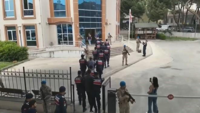 İZMİR'DE JANDARMADAN NEFES KESEN OPERASYON: SİLAHLI SUÇ ÖRGÜTÜ ÇÖKERTİLDİ