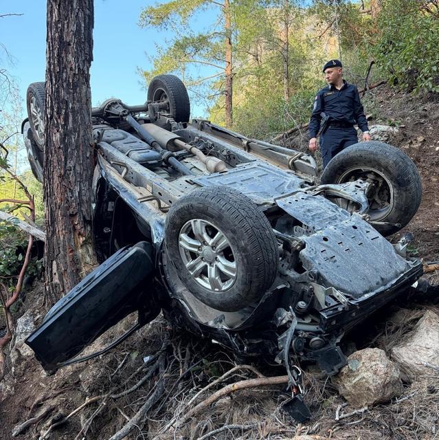 Otomobil uçuruma yuvarlandı, muhtarın oğlu öldü