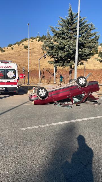 Kaza yapan Tofaş takla attı: 3’ü çocuk 7 yaralı