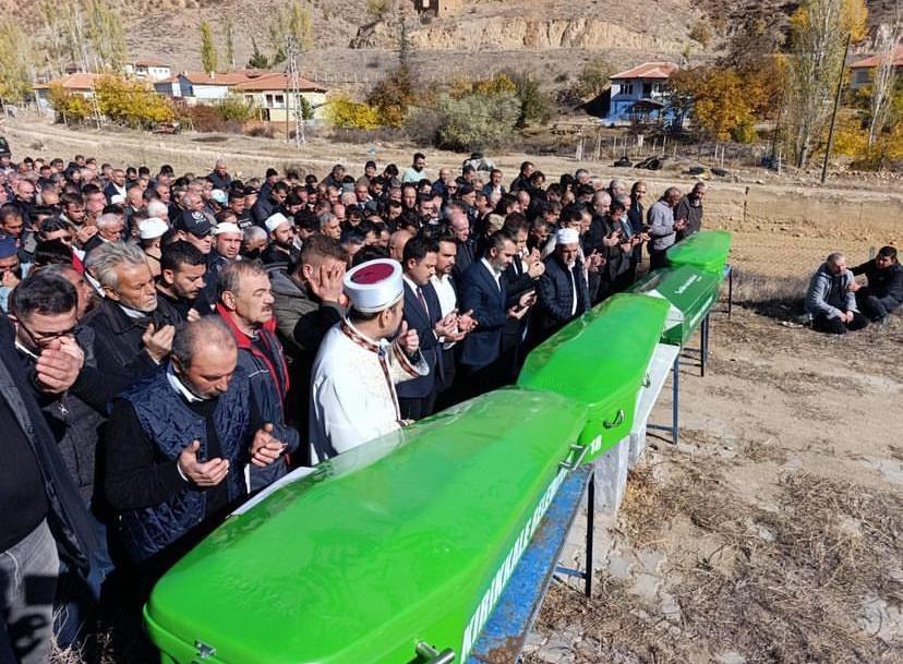 TRAFİK KAZASI BİR AİLEYİ HAYATTAN KOPARDI: 4 ÖLÜ