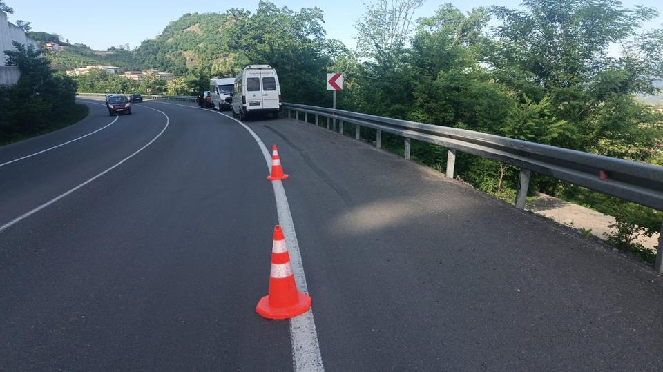 Direksiyon başında kalp krizi geçiren dolmuş şoförü hayatını kaybetti, yolcular kurtuldu