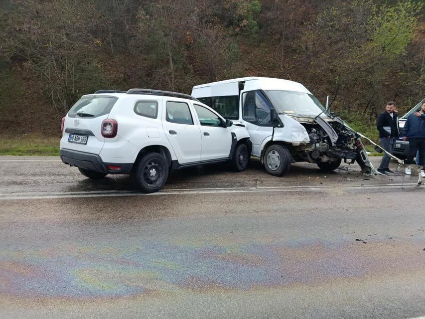 Zincirleme trafik kazası: 9 yaralı