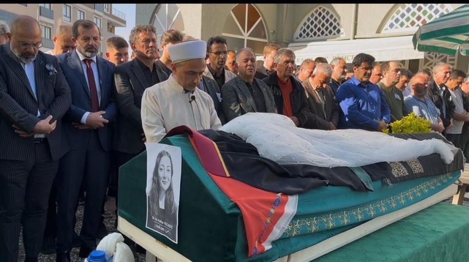Meyve kasası alacağı için öldürülen avukat Hatice gözyaşlarıyla toprağa verildi
