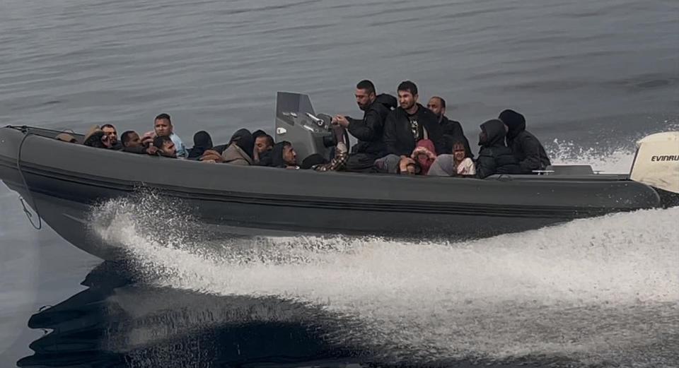 İzmir'de düzensiz göçmen mesaisi