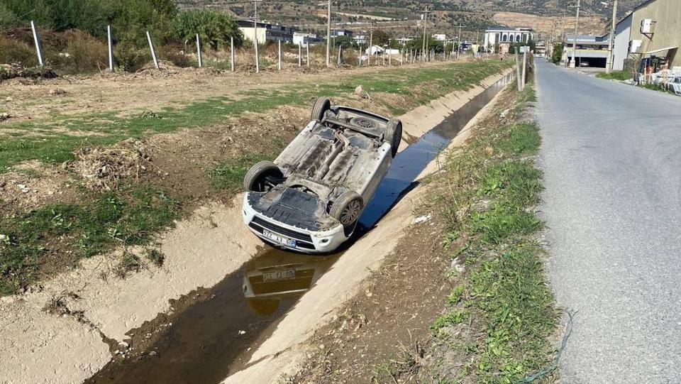 Aydın'da araç, kanala uçup ters döndü