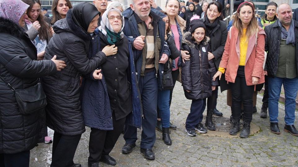 GÖREV ARKADAŞLARININ EN ZOR GÜNÜ: ÖLDÜRÜLEN POLİS ARKADAŞINI GÖZYAŞLARIYLA UĞURLADILAR MESLEKTAŞININ SİLAHIYLA VURULAN POLİS EDİRNE'DE TÖRENLE UĞURLANDI