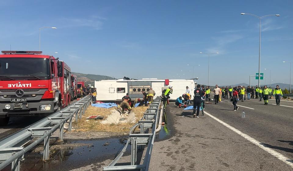 İzmir otoyolunda katliam gibi kaza: 11 ölü