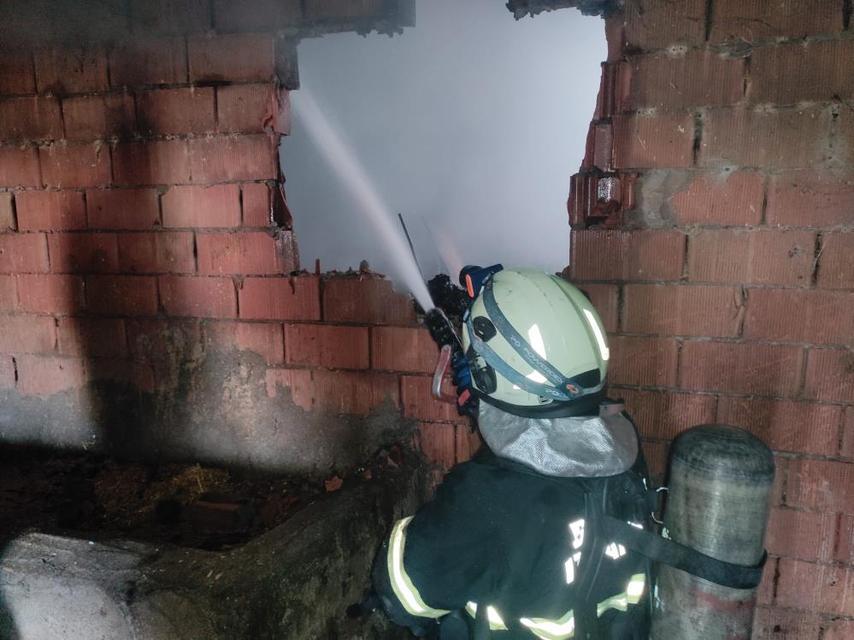 Depo yangınında 15 tavuk telef oldu