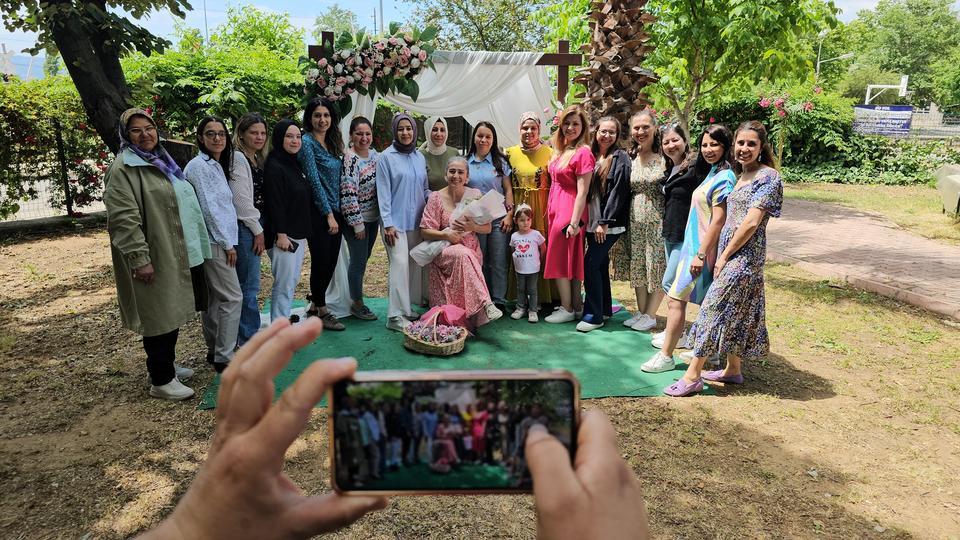 ANASINIFI ÖĞRENCİLERİNDEN ANNELERİNE ANLAMLI SÜRPRİZ