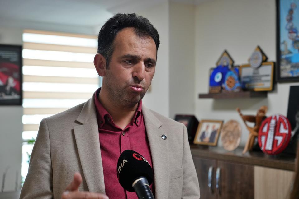 YANGINA DAYANIKLI KAPI KRİZİ: ANTALYA'DA 1600 OTELDEN YÜZDE 90'I RİSK ALTINDA YANGINA DAYANIKLI KAPI FİYATLARI İKİ KATINA ÇIKTI GEÇEN YIL 15 BİN LİRA OLAN KAPI BUGÜN 25-30 BİN LİRA YANGIN YÖNETMELİĞİ İŞLETMELERİ KİLİTLEDİ: "TURİZM SEZONU BİTİMİNE KADAR SÜRE VERİLSİN"