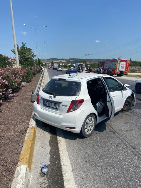 İki aracın çarpıştığı kazada 2 kişi yaralandı