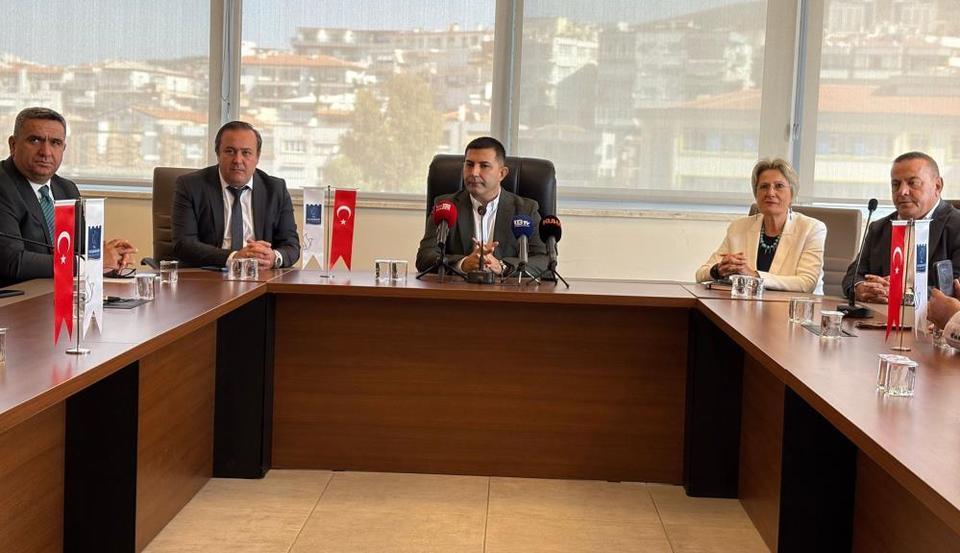 Başkan Günel: "Kuşadası Belediyesi'nin hizmet etmesini kimse engelleyemez"
