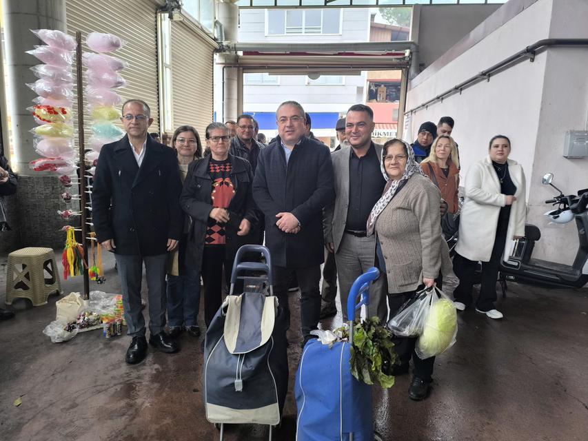 CHP’li Karakoz, Kuyucak’ta esnaf ve vatandaşla bir araya geldi