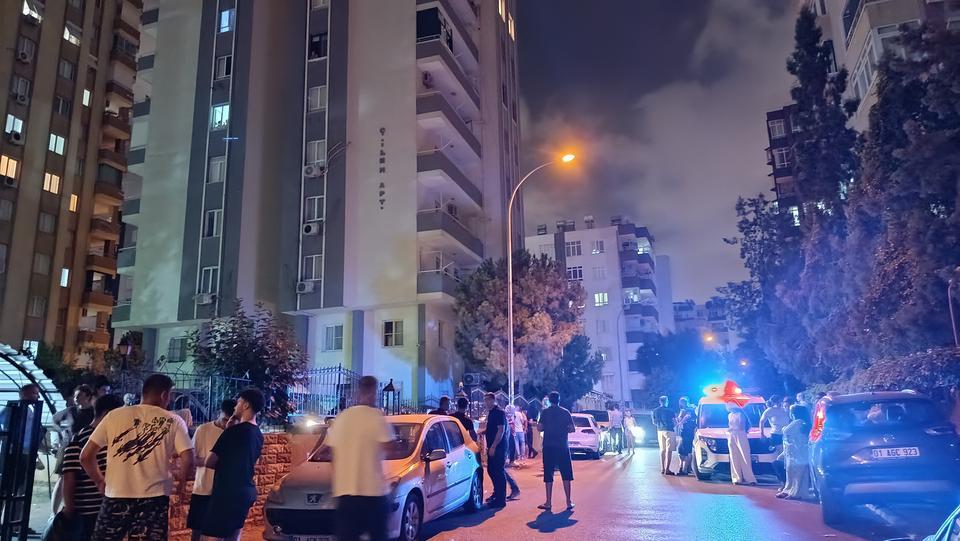 İnfaz koruma memuru, karısını ve kızını öldürüp intihar etti