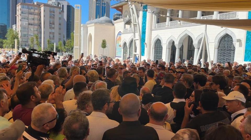 Usta oyuncu Kadir İnanır için cenaze töreni düzenleniyor