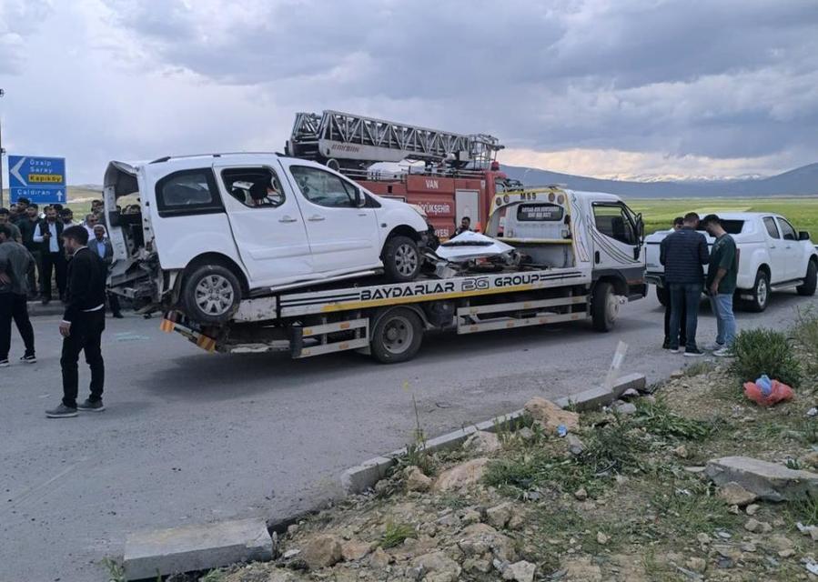 Feci kazada aynı aileden 4 kişi can verdi