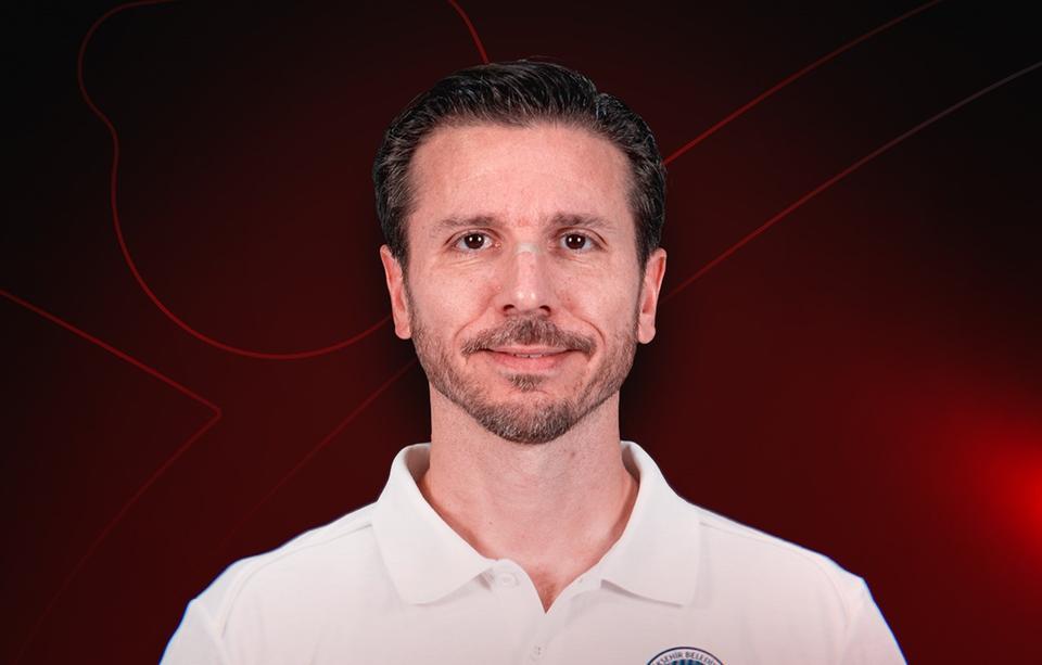 Hamurcu takımdan ayrıldı