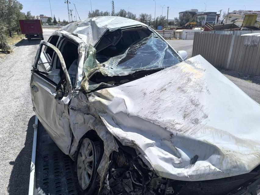 Otomobiller çarpıştı: 2 yaralı
