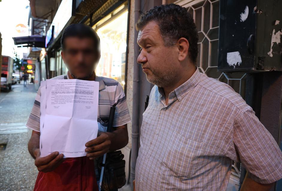 BU DEFA KADIN ŞİDDET UYGULADI: AİLE MAHKEMESİ KADINA UZAKLAŞTIRMA VERDİ DURUŞMA SONRASI GÖZLERİ GÖRMEYEN ADAMDAN ÖNCE EVE GELEN KADININ YAPTIKLARI HERKESİ ŞAŞIRTTI