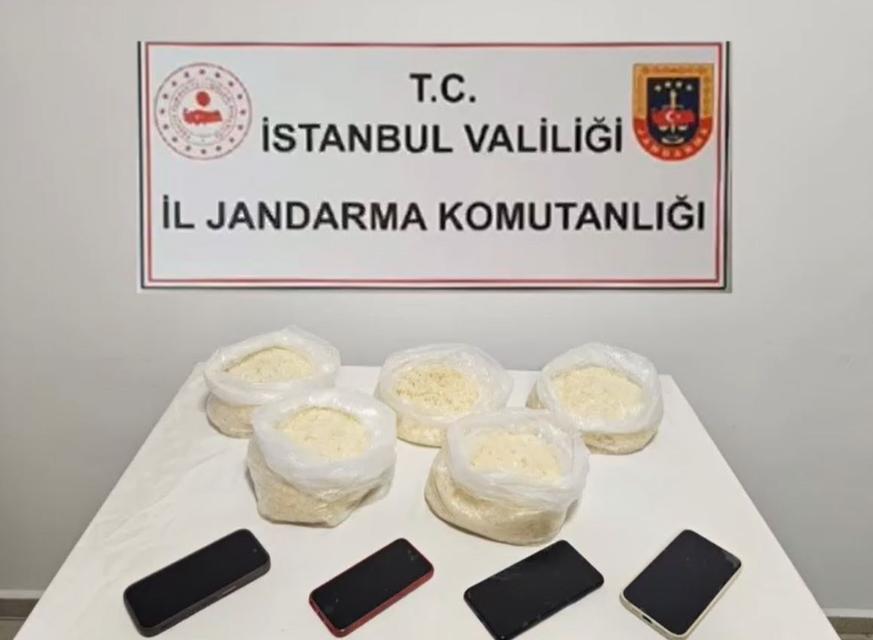ÇATALCA'DA 5,5 KİLOGRAM UYUŞTURUCU ELE GEÇİRİLDİ