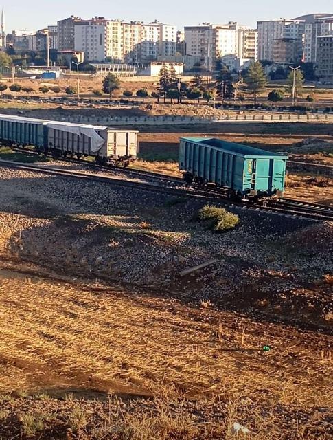 Tren vagonu raydan çıktı