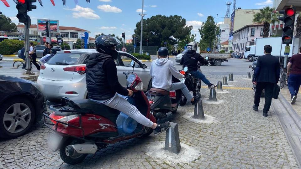 Aydın'da yoğun trafikten kaçan vatandaşlar motosiklete yöneliyor