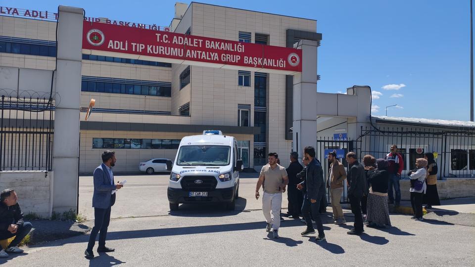 ANTALYA'DA 16 YAŞINDAKİ GENCİ HAYATTAN KOPARAN KAZA GÜVENLİK KAMERASINDA KAMYON ŞOFÖRÜ BELEDİYE MECLİS ÜYESİ TUTUKLANDI
