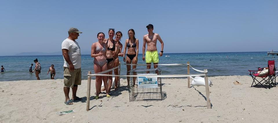 Kuşadası sahiline sürpriz ziyaretçi