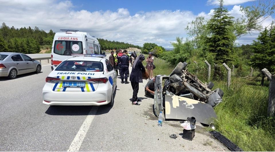 Takla atan otomobilde 4 kişi yaralandı