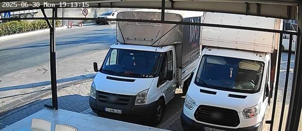 Freni patlayan kamyon 4 otomobile çarptı