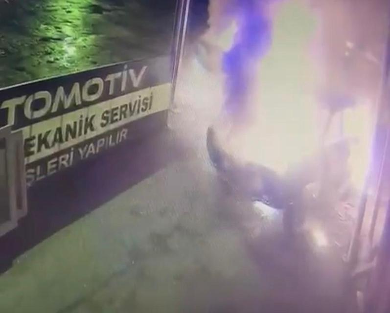 Kazalı otomobil alev aldı