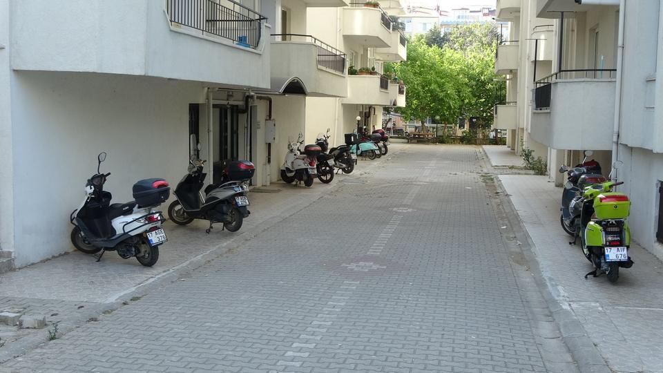 ÇANAKKALE'DE 2 GÜN SEVGİLİSİNİN STREÇ FİLME SARILI CESEDİYLE AYNI EVDE YAŞADI CİNAYET ŞÜPHELİSİ SEVGİLİ: "MASAJ YAPTIĞI SIRADA FENALAŞTI. BİR ANDA NEFESSİZ KALDI, ÖLDÜĞÜ İÇİN KORKTUM. KİMSEYE HABER VEREMEDİM"
